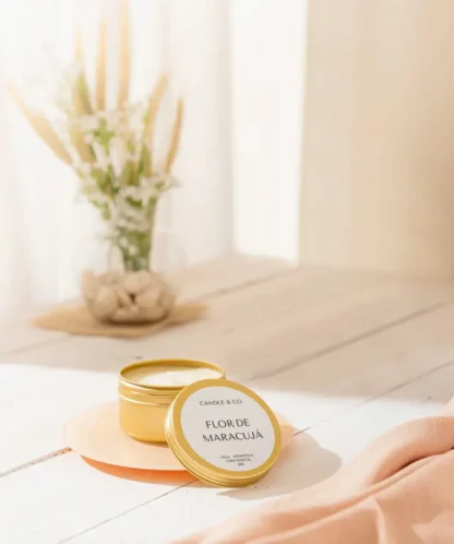 Vela Perfumada Flor de Maracujá Candle & Co. 90g - Imagem 3