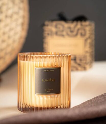 Vela Perfumada Premium Lumiere Candle & Co. 280g - Imagem 2